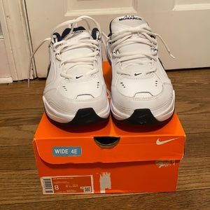Nike air monarch